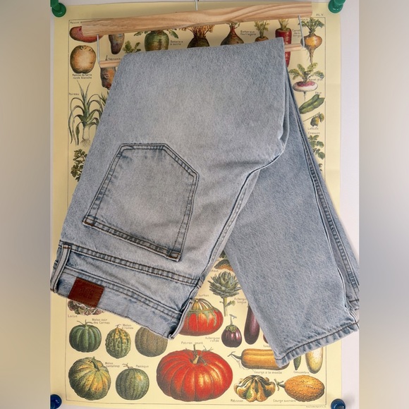 BDG jeans, style is dad fit, light wash, 32x32 - Picture 1 of 2